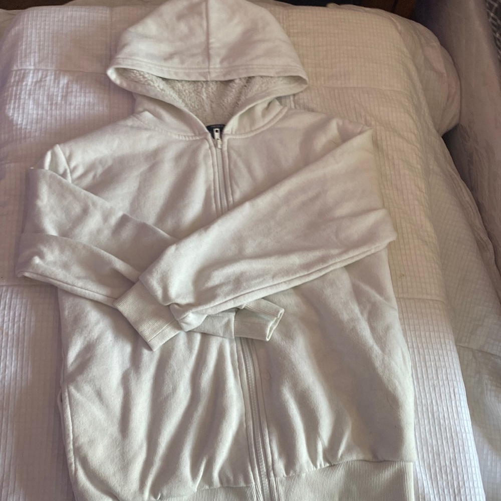 A jacket for the cold it’s pretty thick and I recommend it for 11/12 year olds